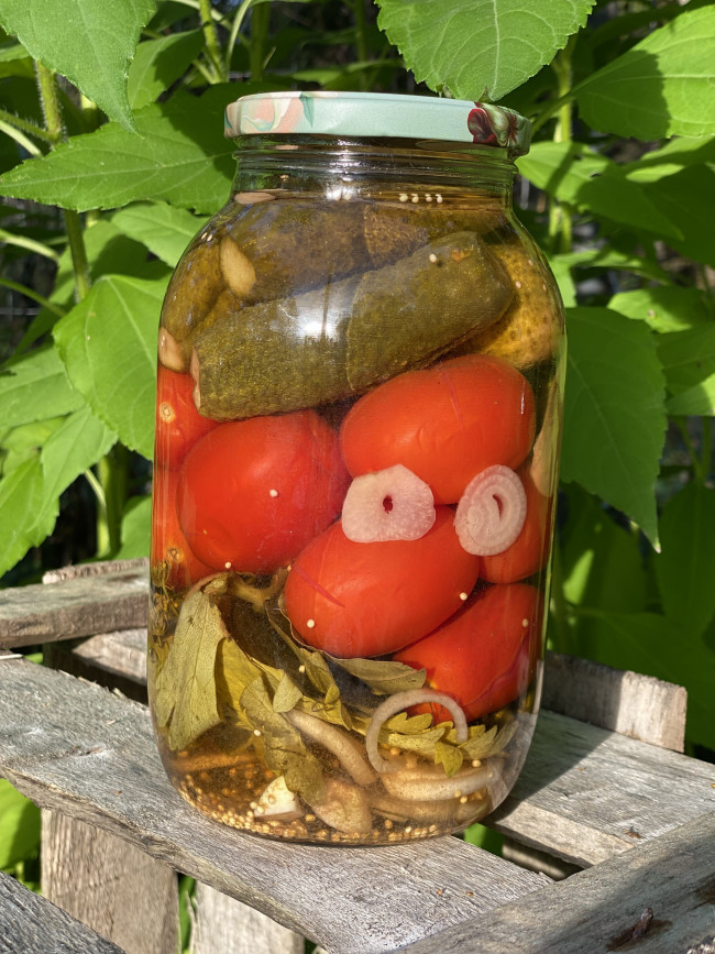 Ассорти маринованные огурцы и помидоры на винном уксусе 1,5 литра
