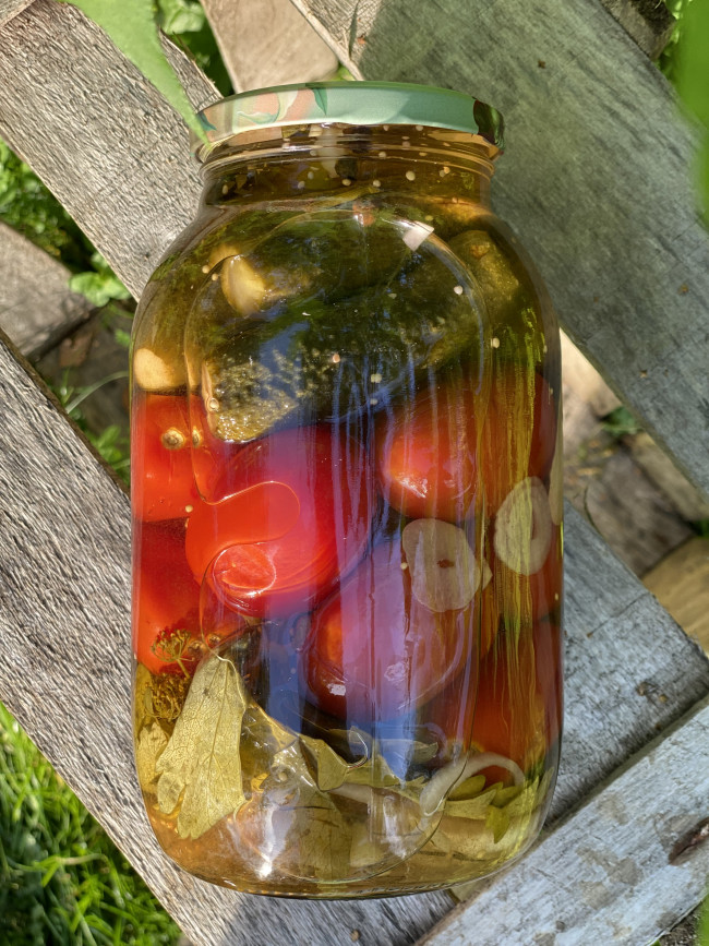 Ассорти маринованные огурцы и помидоры на винном уксусе 1,5 литра