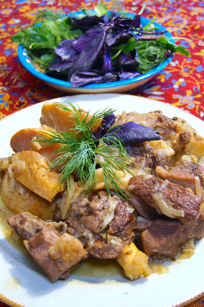 Молодой ягненок томленый в горшочке с айвой  2,5 литра