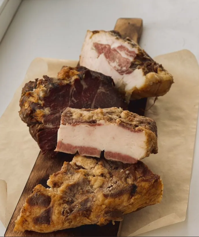 Конское копченое сало с мясом ( примерный вес 1 - 2 кг ) 1 кг