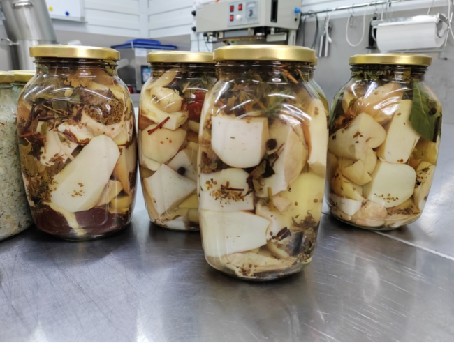 Грибы белые классические маринованные резанные Челябинская область1 литр 