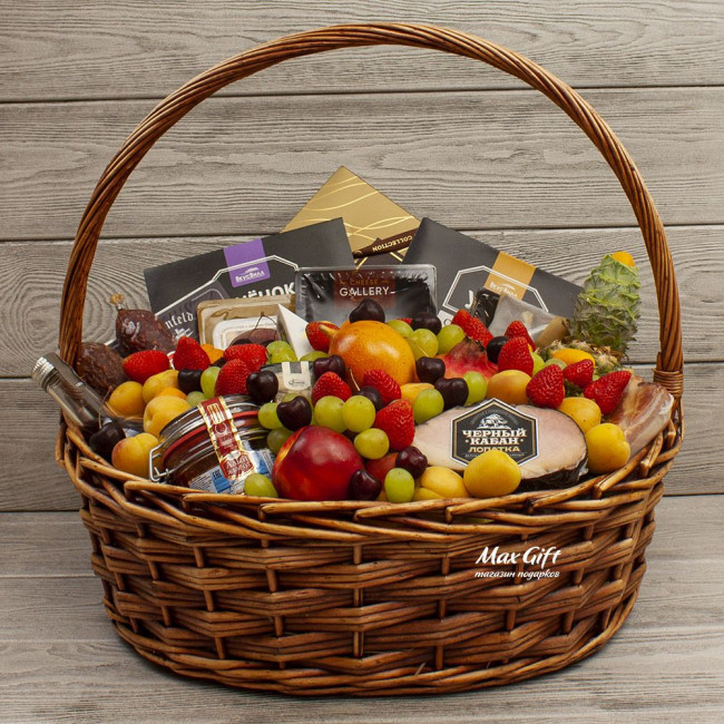 Фруктовая корзина с сыром и фрутками «Гигант»