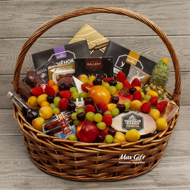 Фруктовая корзина с сыром и фрутками «Гигант»