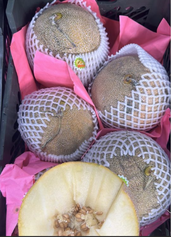 Дыня Узбекская ароматная (примерный вес 1,5-3 кг) 1 кг