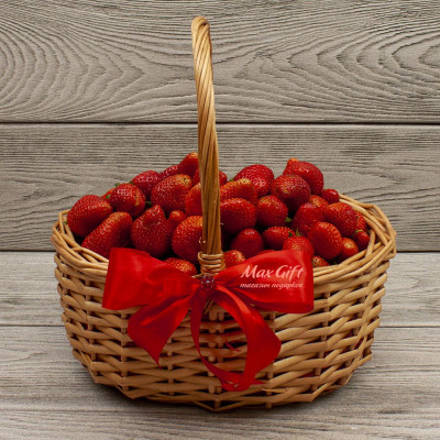 Ягодная корзина “Клубничное лето”