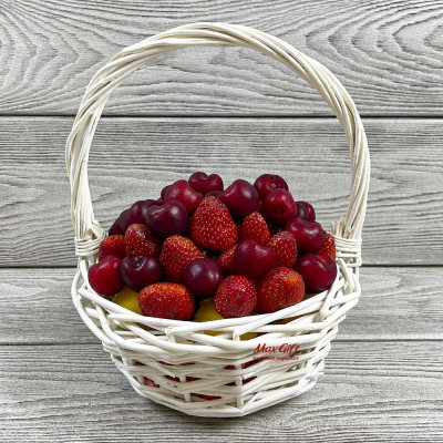 Ягодня корзина «Кусочек лета»