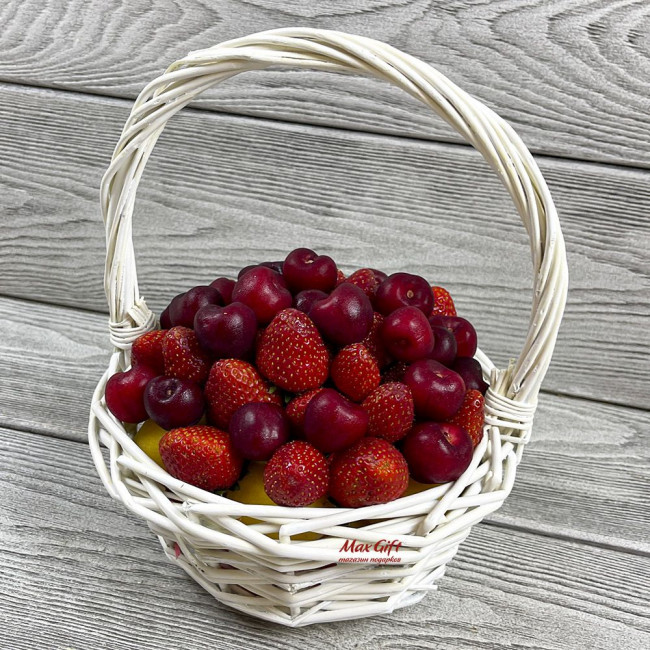 Ягодня корзина «Кусочек лета»
