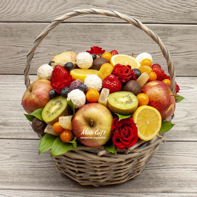 Фруктовая композиция с цветами «Сладкая жизнь»