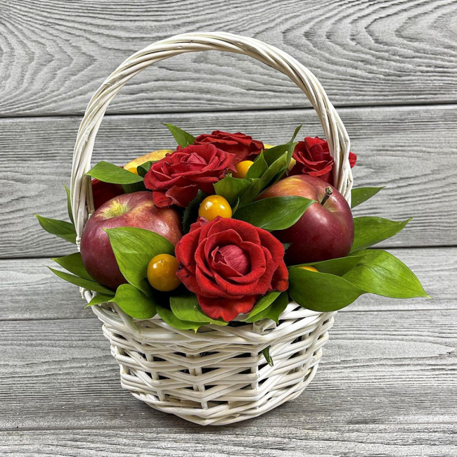 Фруктовая композиция с цветами и фруктами «Валенсия»