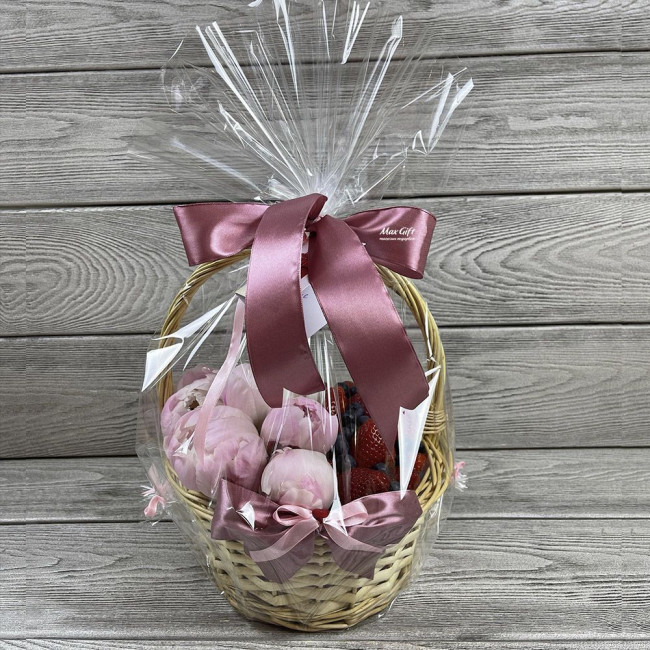 Ягодная корзина с цветами «Июнь»