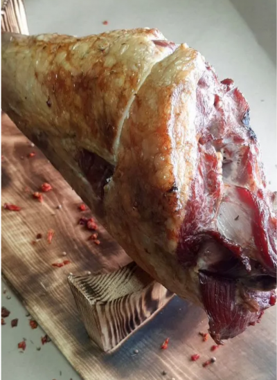 Баранья нога горячего копчения ( вес 2,5 - 4 кг) 1 кг