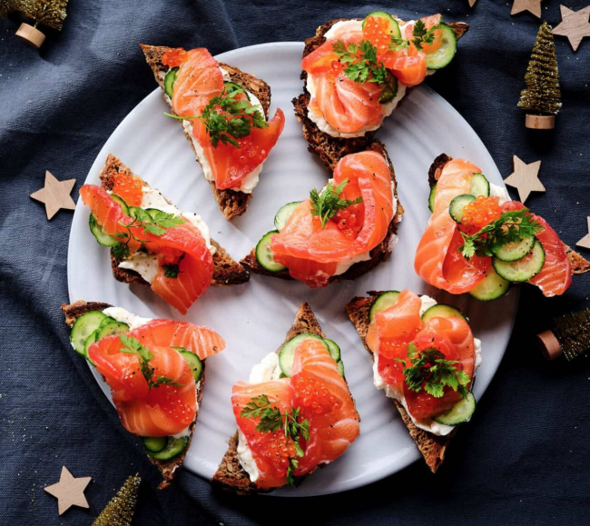 Маринованный лосось гравлакс со свеклой ( примерный вес блюда 800 - 1,5 кг ) 500 гр