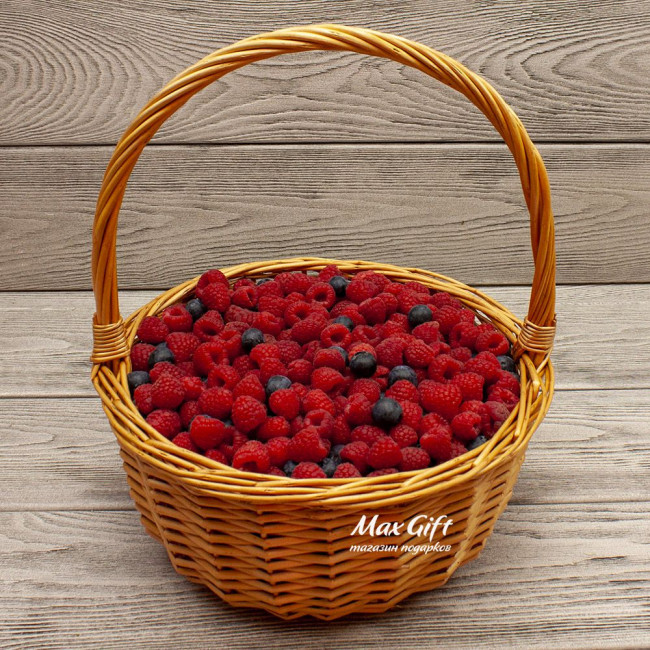 Корзина с ягодами “Ягодное лукошко”
