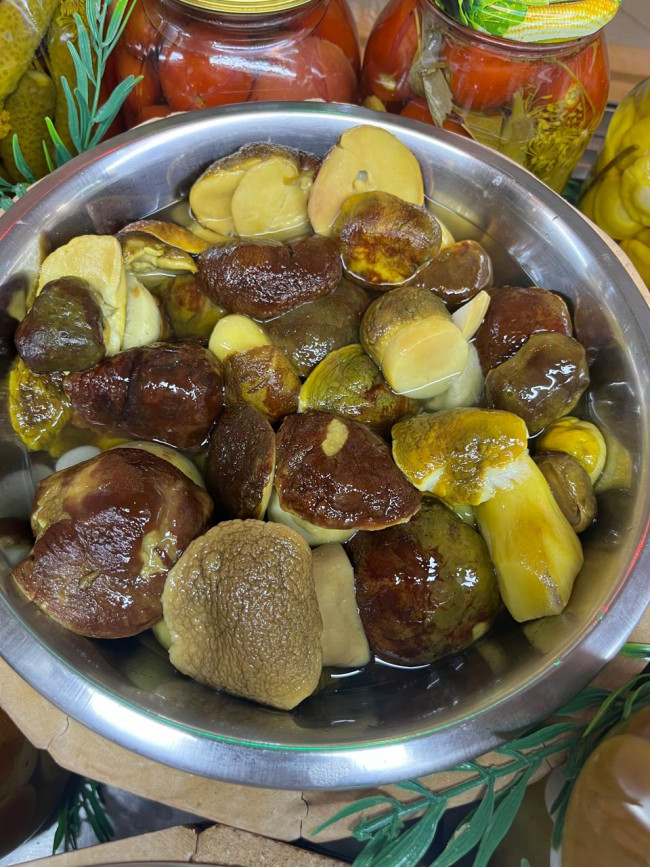 Грибы белые боровики соленые Карелия "Элитный" 3 литра