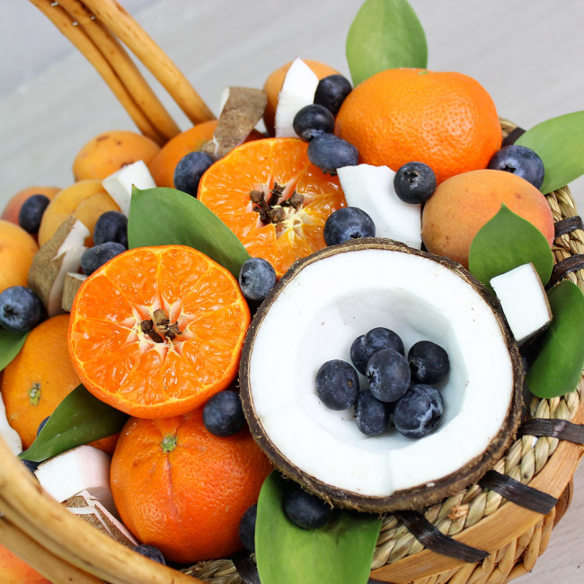 Корзина с мандаринами и кокосом №50