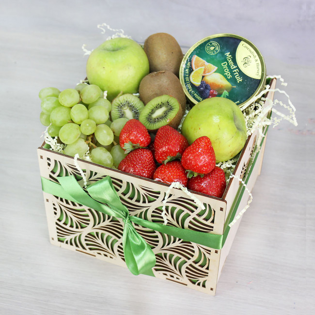 Фрукты в подарочной деревянной коробке "Грин"