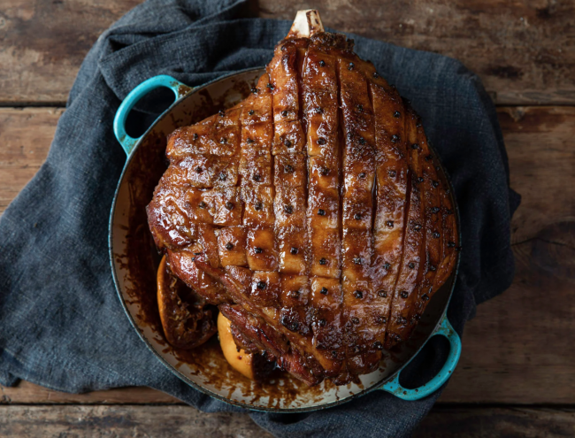 Запеченный свиной окорок от шефа FS (примерный вес блюда 2-4 кг) 1 кг