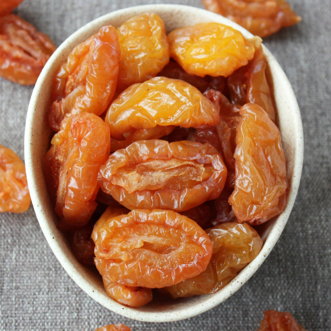 Алыча желтая половинки