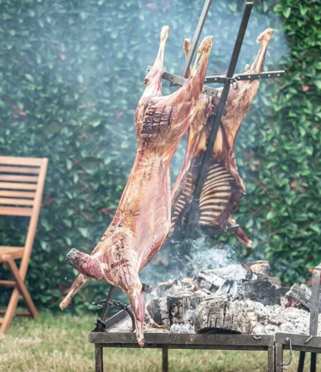 Косуля запеченная в тандыре на углях ( примерный вес готовой туши 15-23 кг ) 1 кг