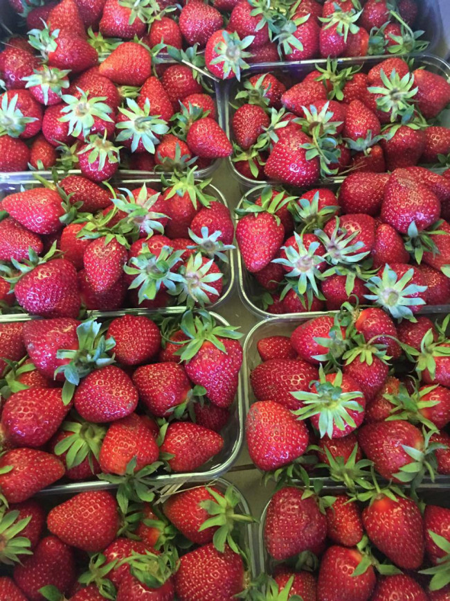 Клубника крупная Крымская сладкая ( Бахчисарай ) 2 кг