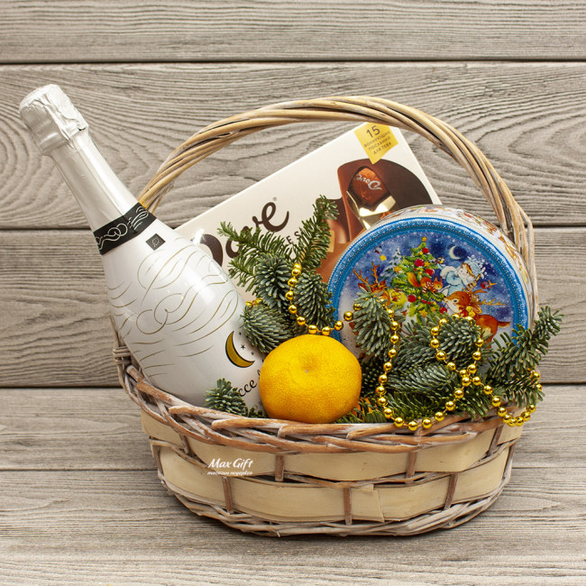 Подарочная корзина с фруктами «На Новый год» Подарочная корзина с фруктами «На Новый год»