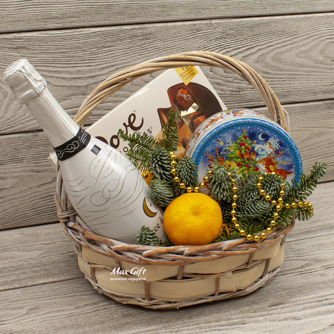 Подарочная корзина с фруктами «На Новый год» Подарочная корзина с фруктами «На Новый год»