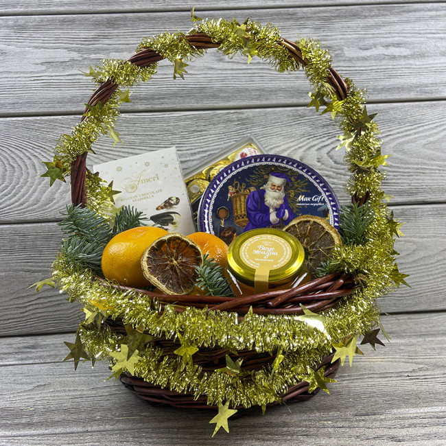 Подарочная корзина с фруктами «Новогодняя сказка»
