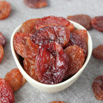 Слива сушеная красная