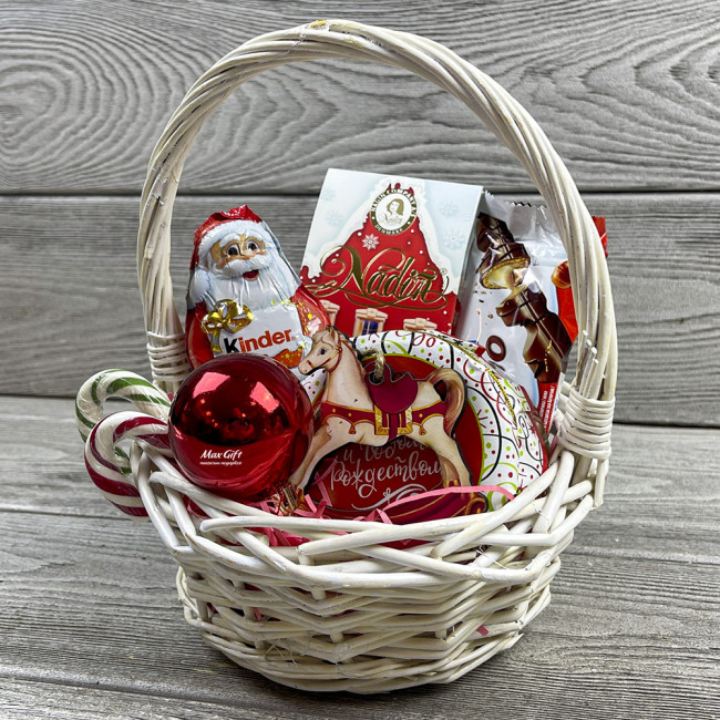 Подарочная корзина «Рождественский презент» Подарочная корзина «Рождественский презент»