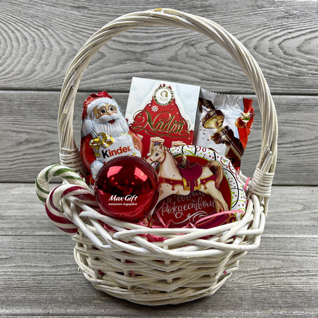 Подарочная корзина «Рождественский презент» Подарочная корзина «Рождественский презент»