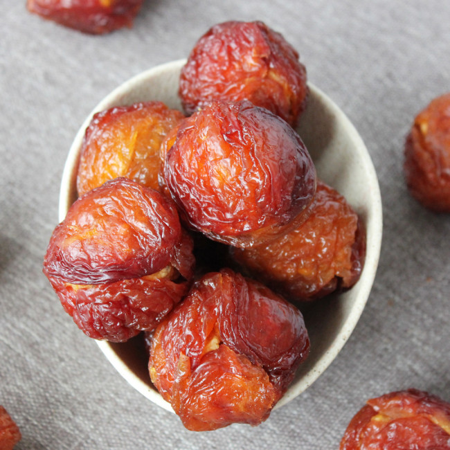 Алани с красной сливой