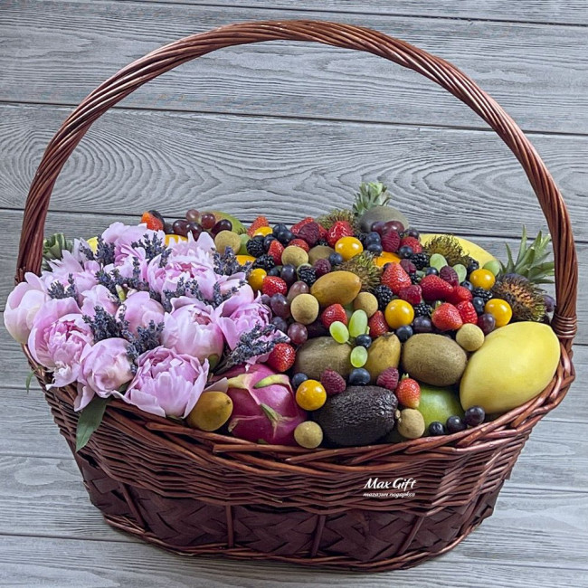 Подарочная корзина с фруктами и цветами «Фруктовое наслаждение»