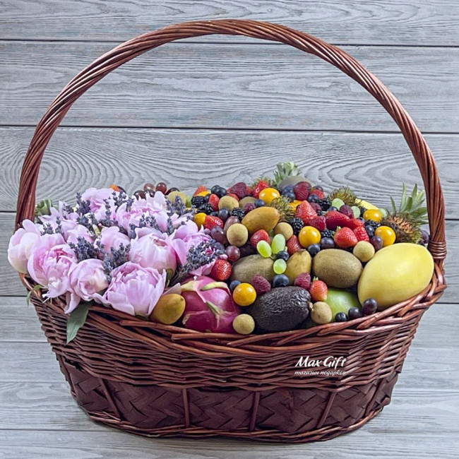 Подарочная корзина с фруктами и цветами «Фруктовое наслаждение»