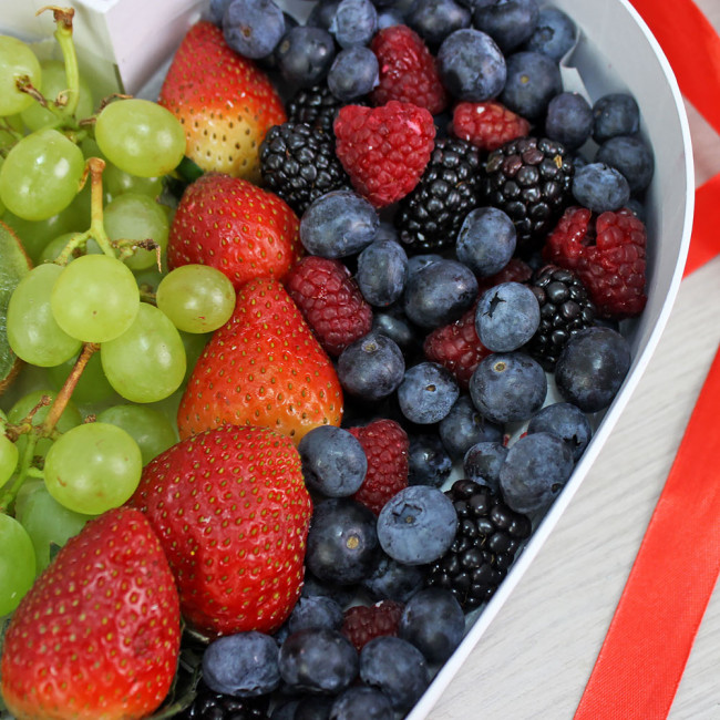 Подарочный набор "Фруктово-ягодное сердце"