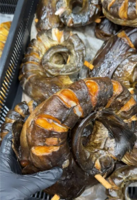 Сом горячего копчения ( примерный вес рыбы 0,8 - 2 кг ) 1 кг