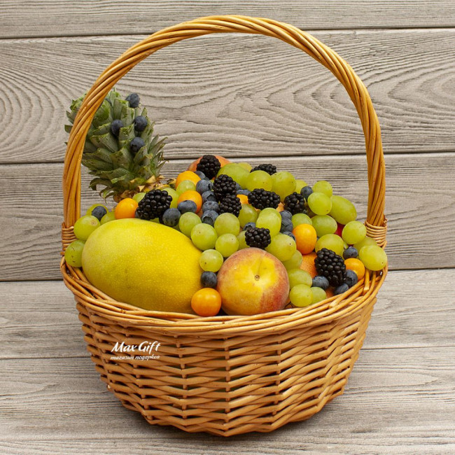 Набор фруктов и ягод в корзине «Солнечный день» Набор фруктов и ягод в корзине «Солнечный день»