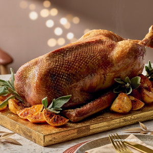 Запечённый фермерский гусь от нашего бренд-шефа FS (примерный вес готового гуся 3 - 4,5 кг) 1кг 