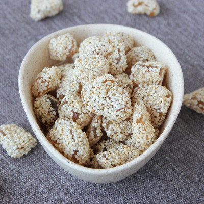 Имбирь вяленый с белым кунжутом Имбирь вяленый с белым кунжутом