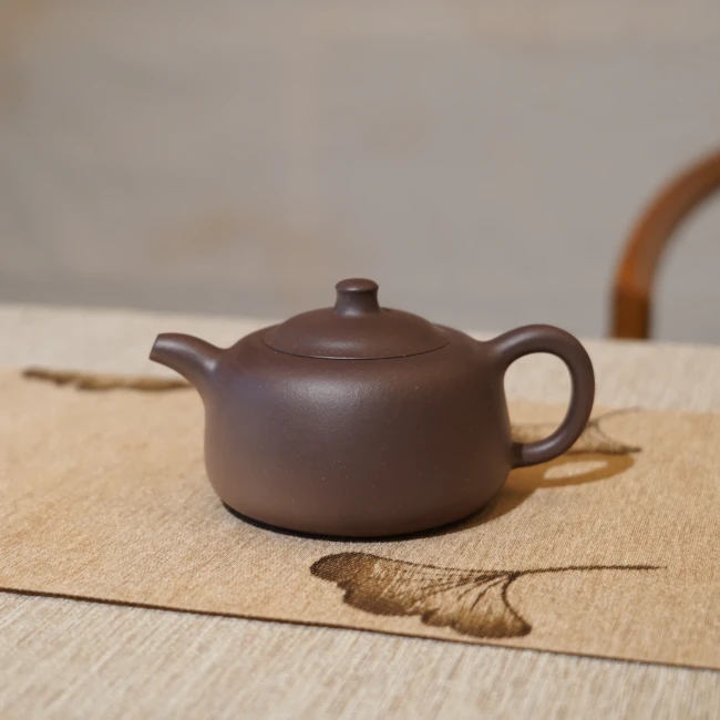 Чайник ручной работы из фиолетовой глины 180 мл