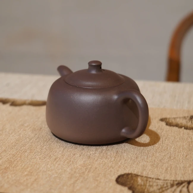 Чайник ручной работы из фиолетовой глины 180 мл
