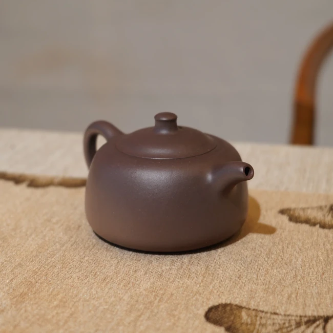 Чайник ручной работы из фиолетовой глины 180 мл