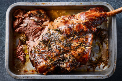 Запечённая баранья нога по особому рецепту ( примерный вес готового блюда 1,5 - 3 кг )  1 кг 