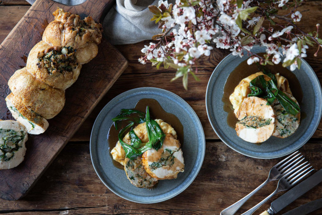 Куриный рулет со шпинатом, сливочным маслом и кедровыми орешками от шефа FS 1 кг